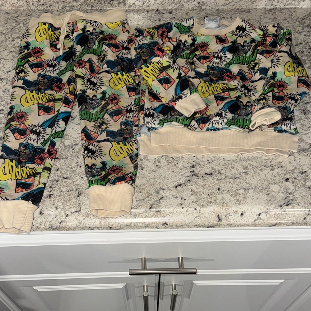 Bums & Roses Bamboo Batman DC Comic Print Sweatshirt & Pant Set- 4T
